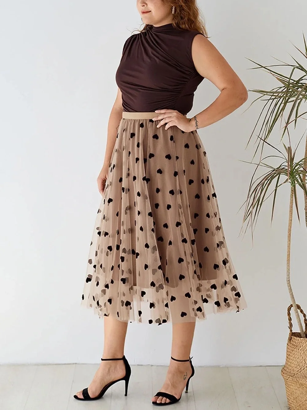 Chicwish Plus 3D Heart Double-Layered Mesh Tulle Maxi Skirt Caramel Black Velvet